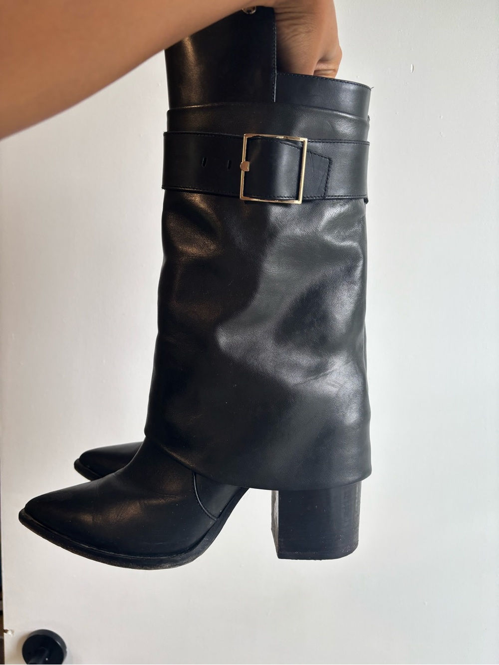 Capezzani Pointed Toe Leather Calf Shark Boots